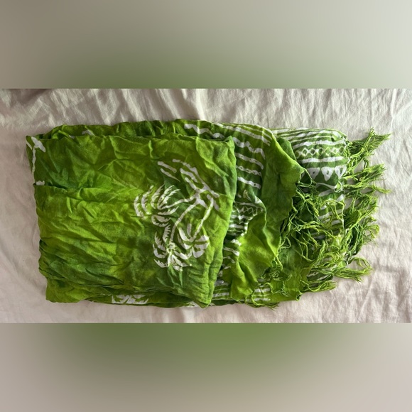 Green Palm Tree Sarong - Picture 3 of 3